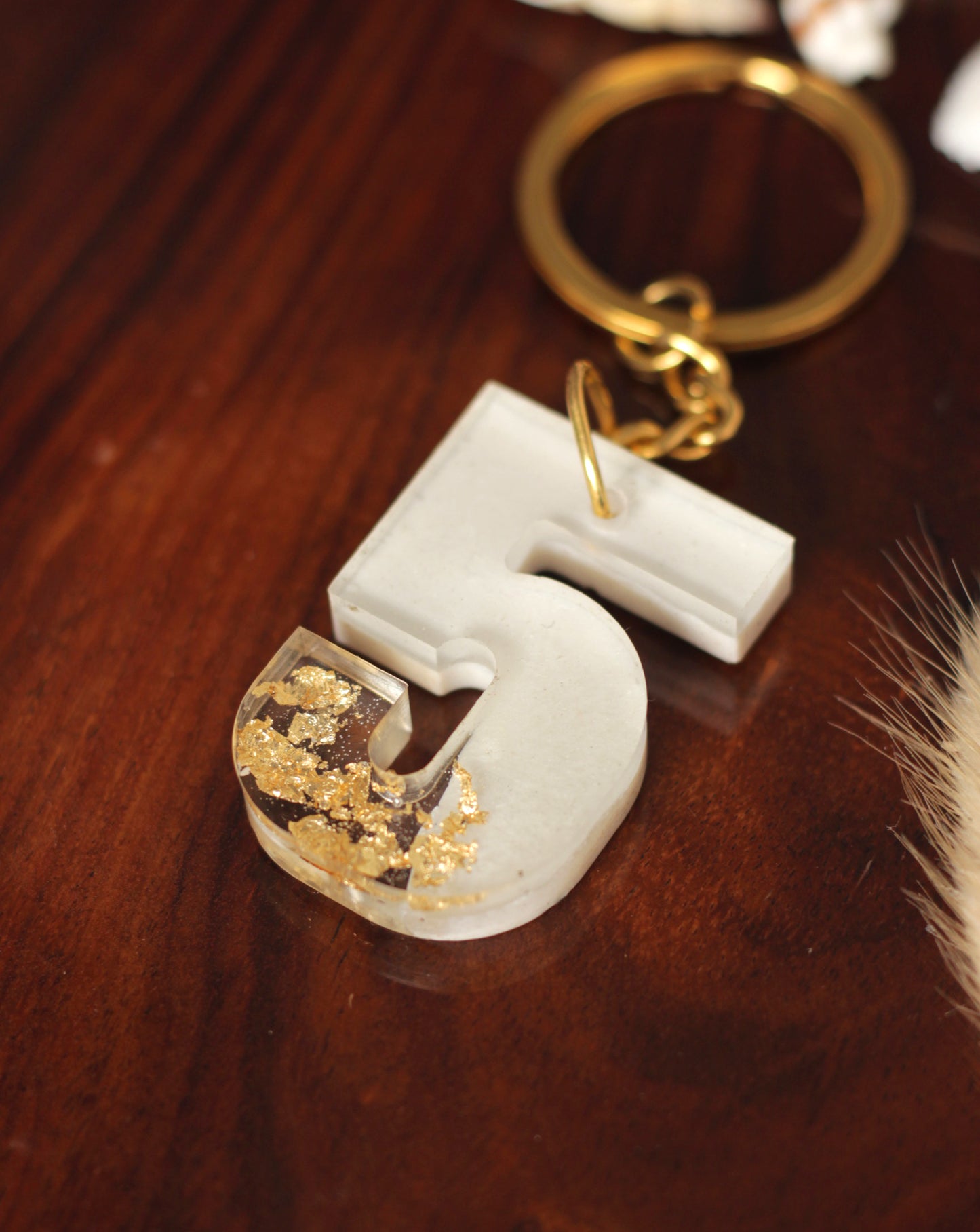 Numerical Resin Keychain, Lucky Number Keychain, 0 to 9 Number Keychain, Black Gold or White Gold Keychain, Resin Keychain